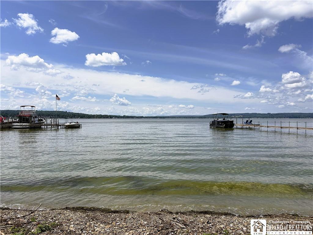 Image 4: 10' deeded right-of-way to Chautauqua Lake, conven