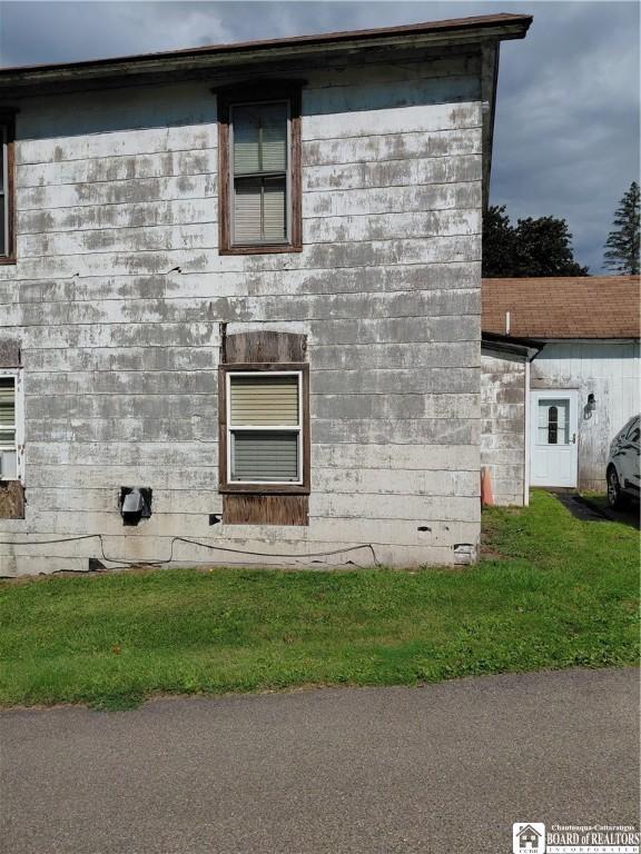 Image 2: Right side of house