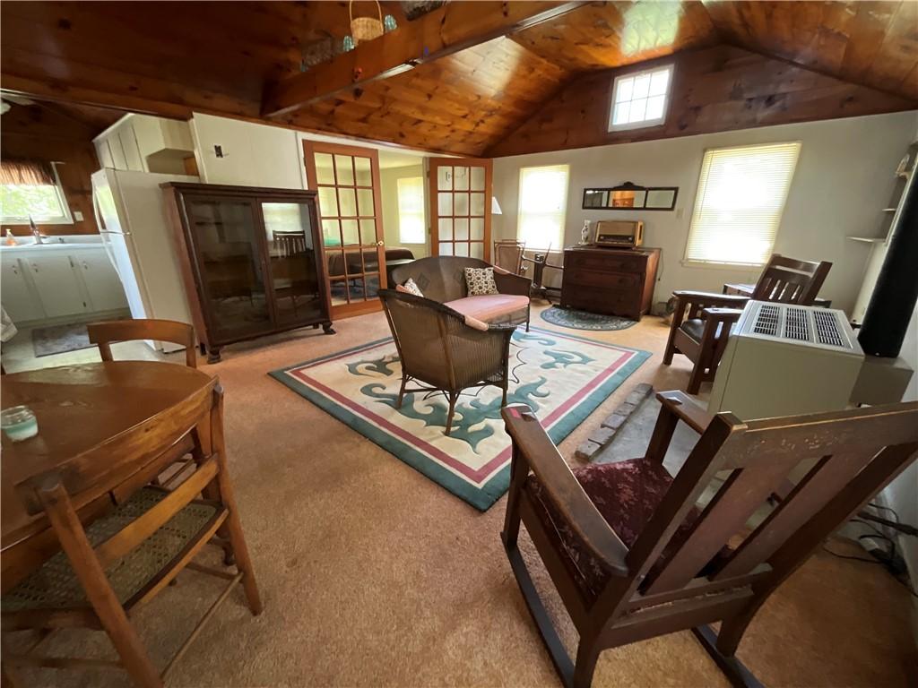 Image 4: The living room from a different angle.