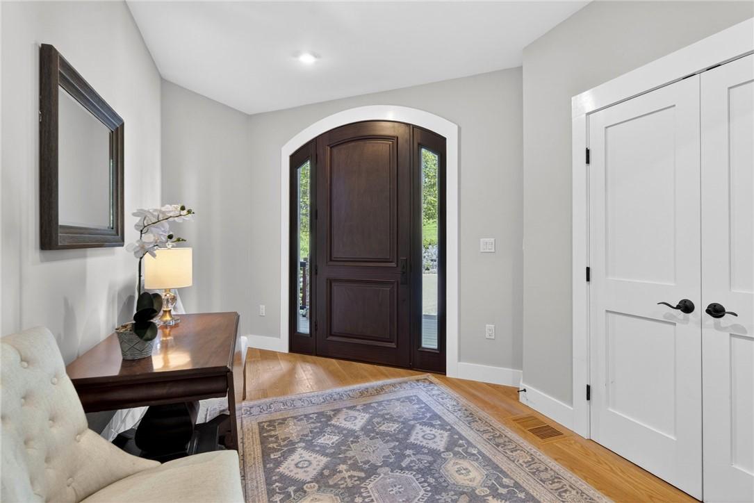 Image 2: foyer