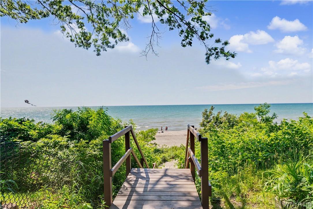 Image 2: Deeded beach access at the end of Beach Rd.