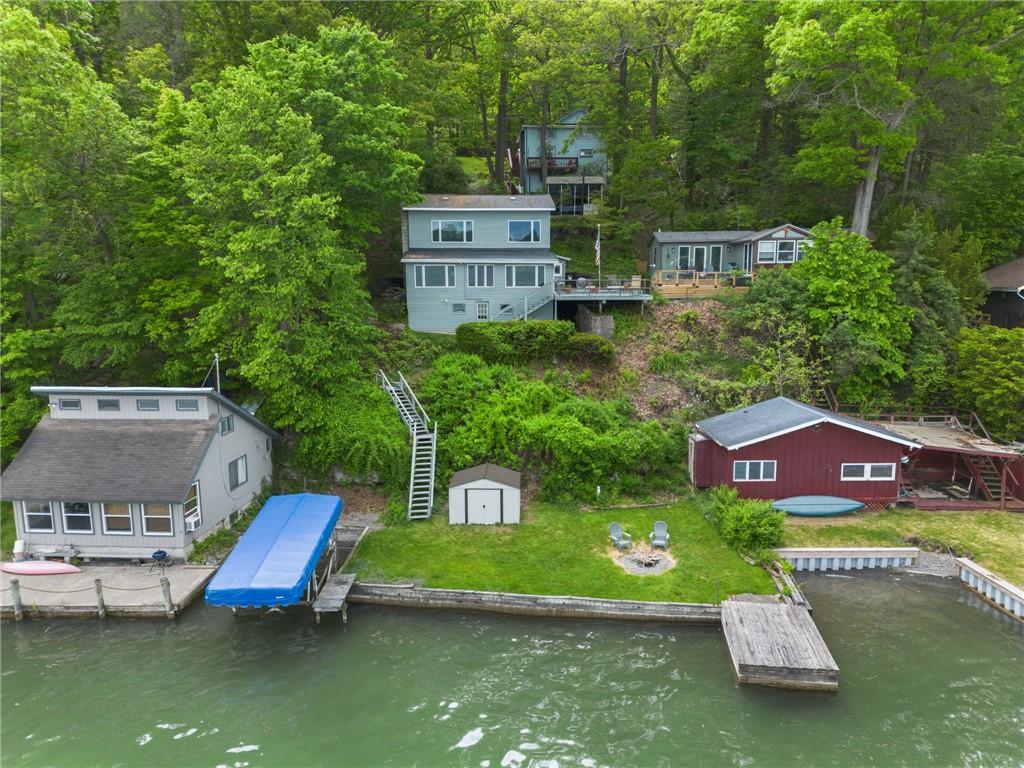 Image 3: Level lakefront lawn with boat hoist and dock