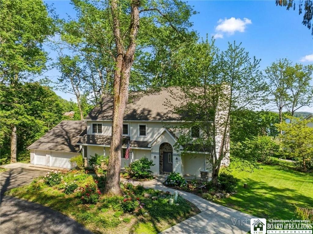 Image 1: Sought after neighborhood of Summit Park