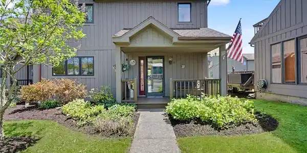 4406 W Lake Road