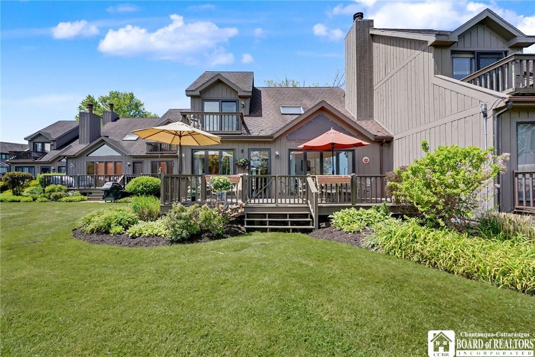 Image 4: View of "front" with lovely landscaping