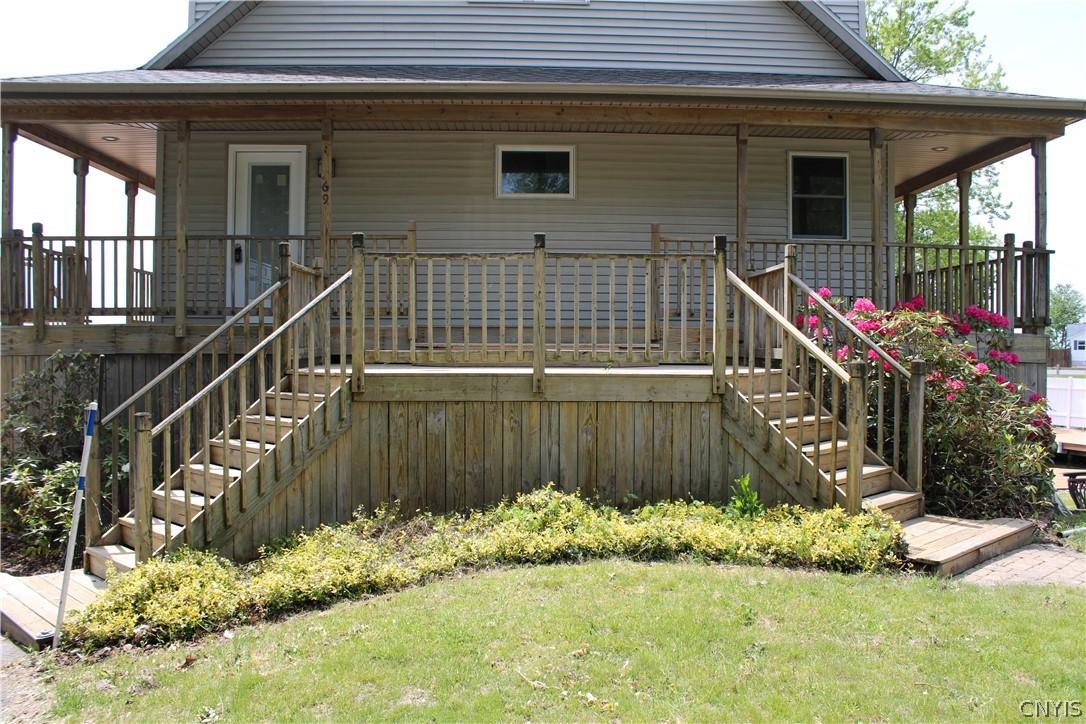 Image 3: Double stairs to front door