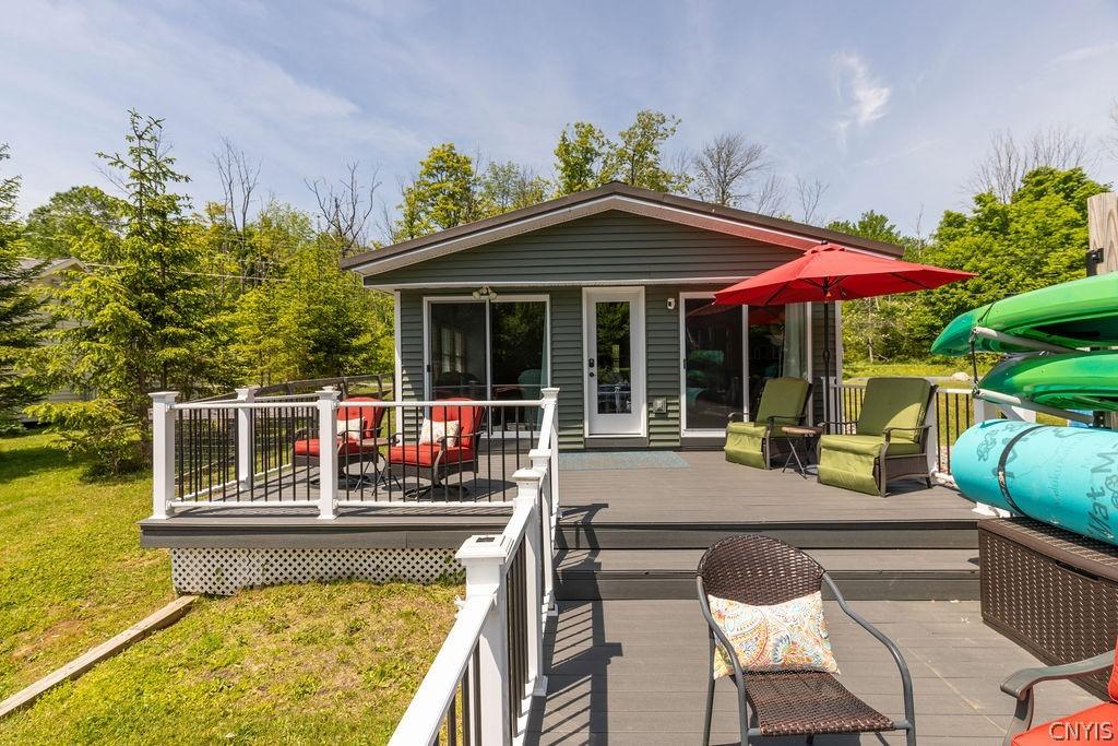 Image 2: Selling fully furnished including the kayaks!