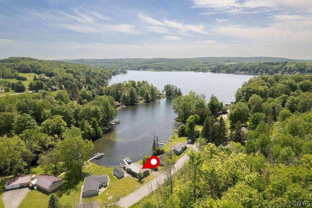 Image 3: Set in a cove with views of the main lake as well.