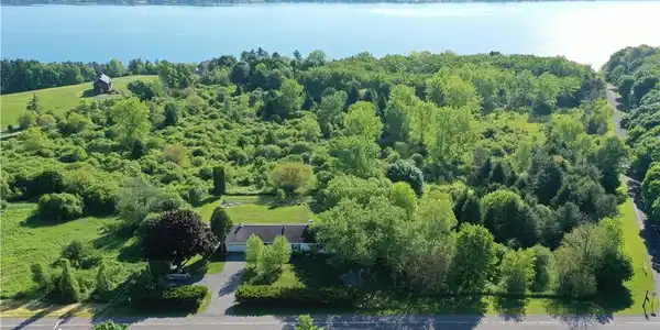 Image 4: So close to the lake - you can see the boat launch