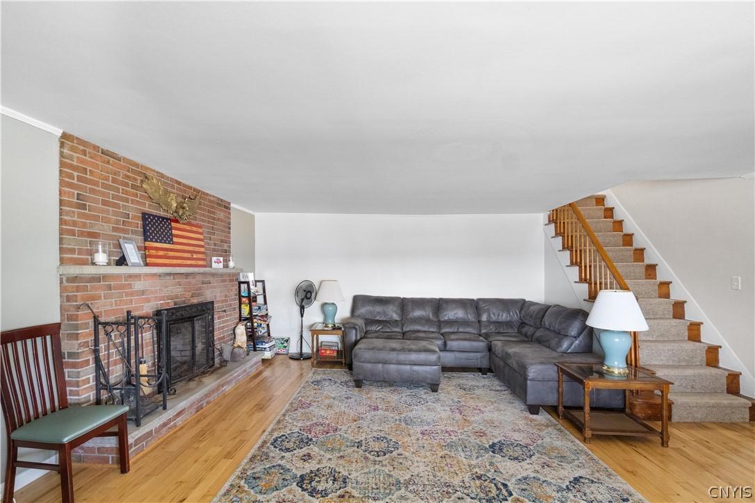 Image 3: Living room