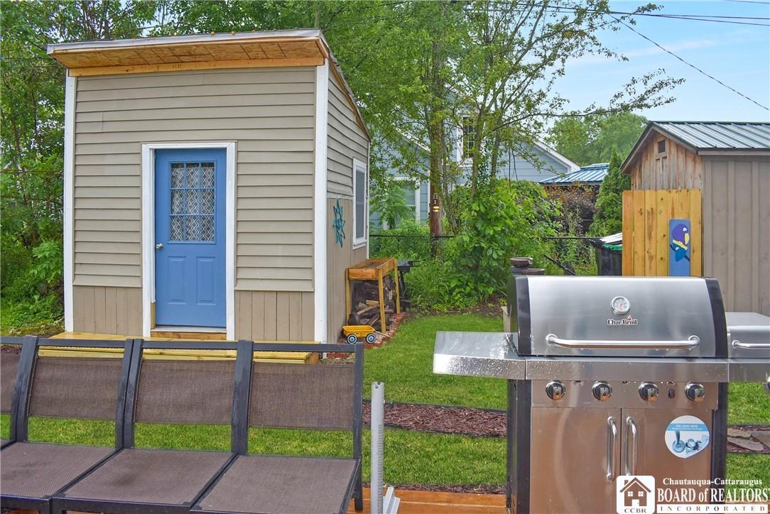 Image 4: Insulated Shed  with electric