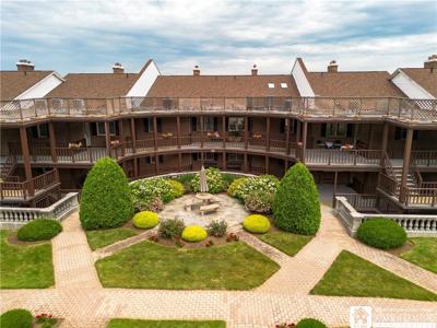 18 W Terrace Avenue