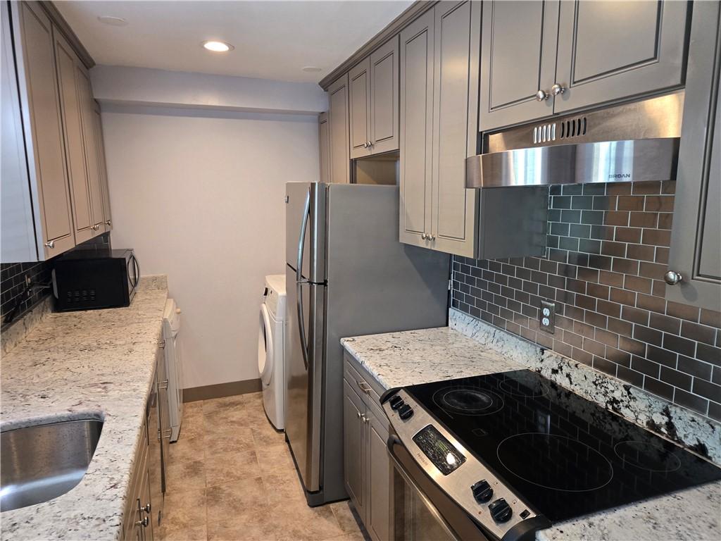 Image 4: kitchen