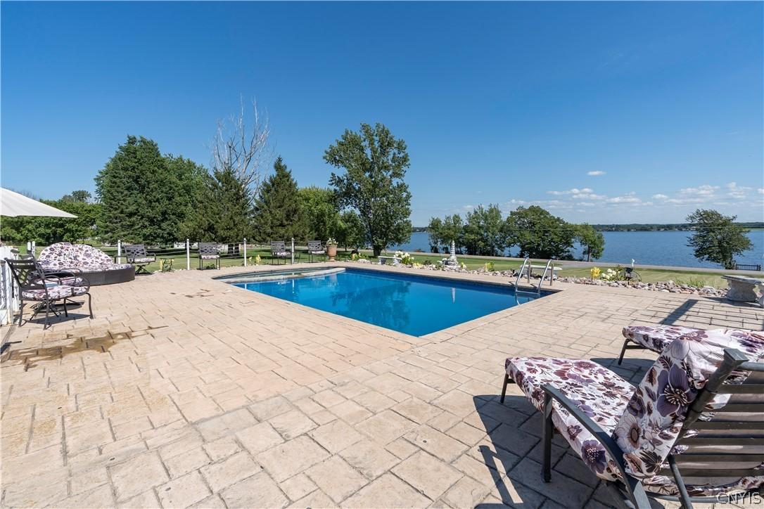 Image 4: Pool