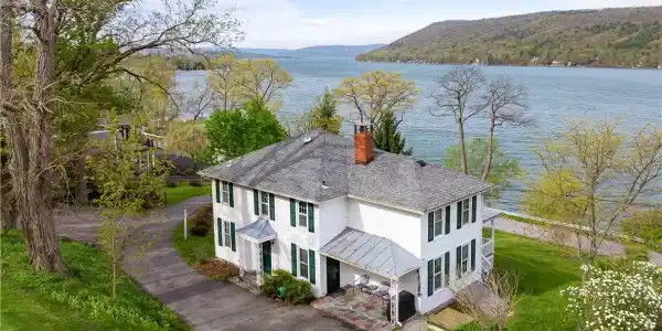 989 E Lake Road