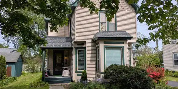 33 Maple Street
