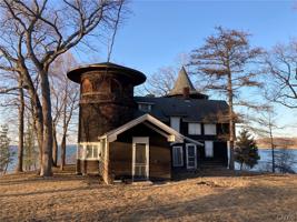 845 Farleys Point Road