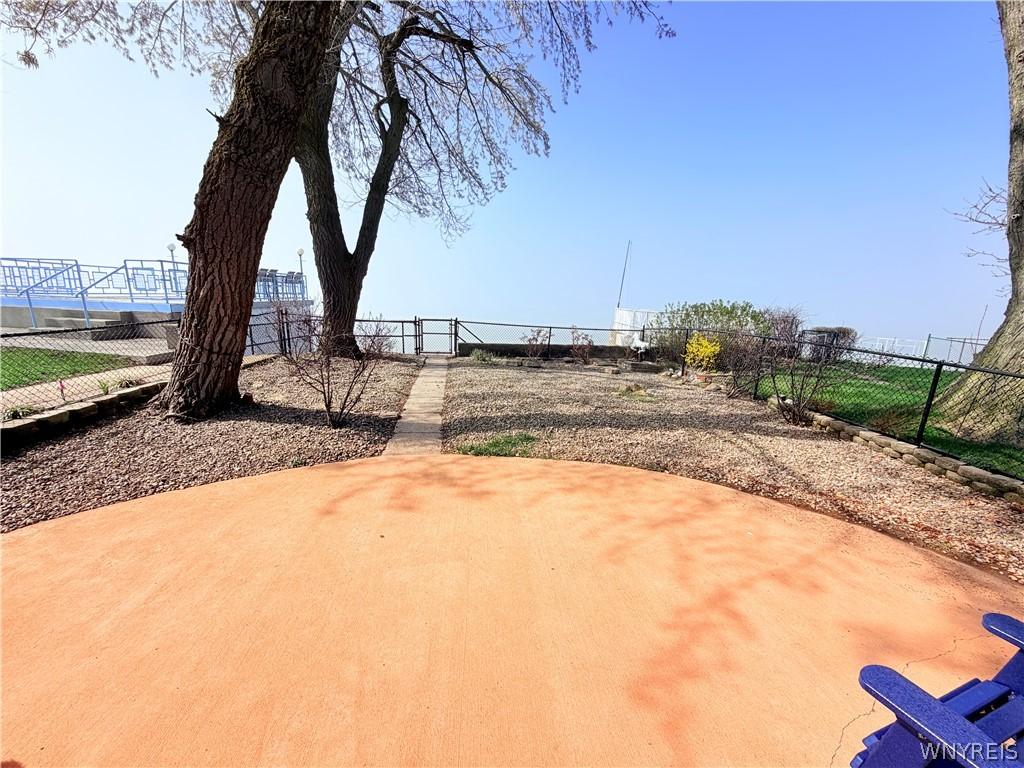 Image 3: PATIO