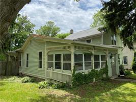 18 Seminary Street N
