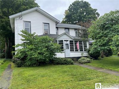 14 E Maple Street N