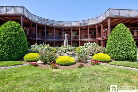 18 W Terrace Avenue