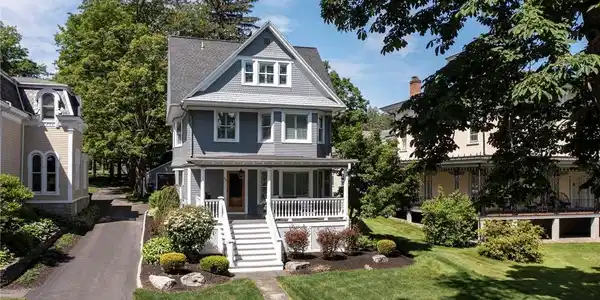 52 W Lake Street