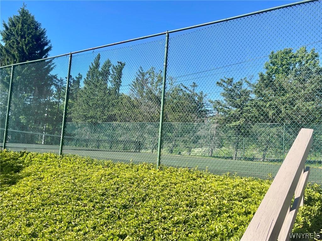 Image 4: Enjoy tennis.
