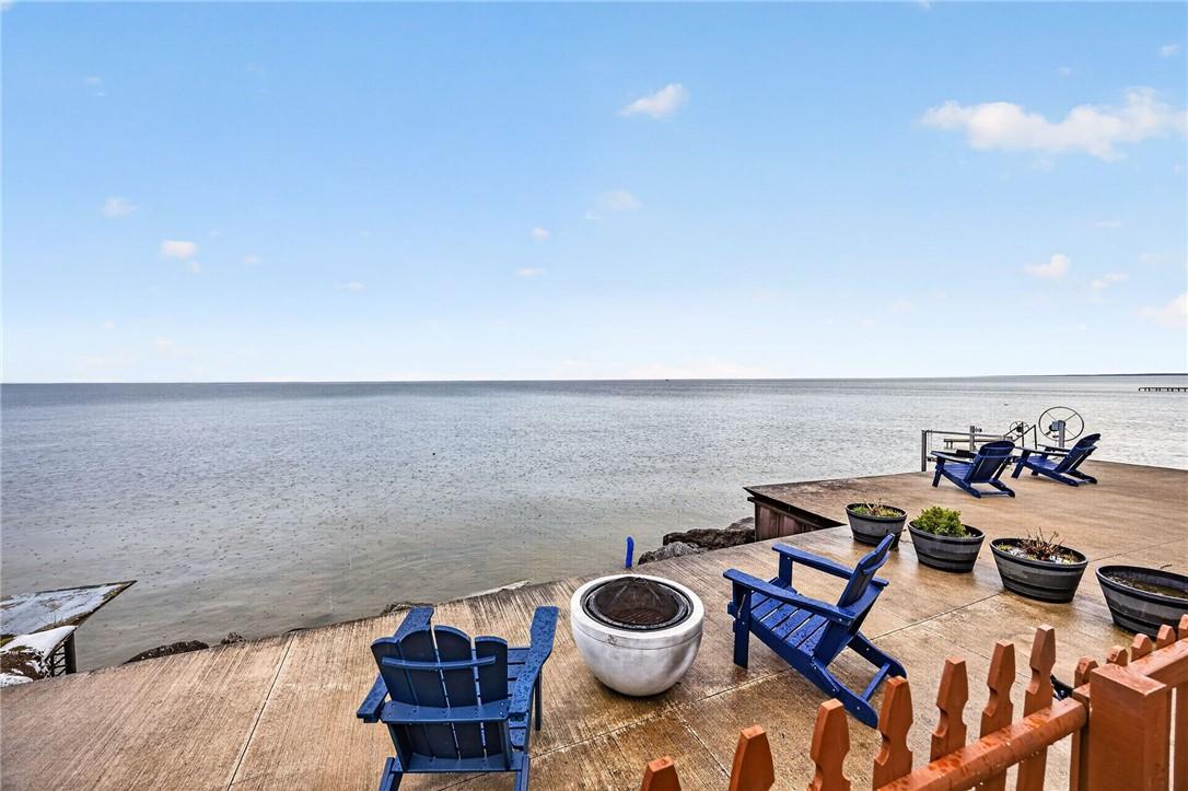 Image 2: Breakwall Patio