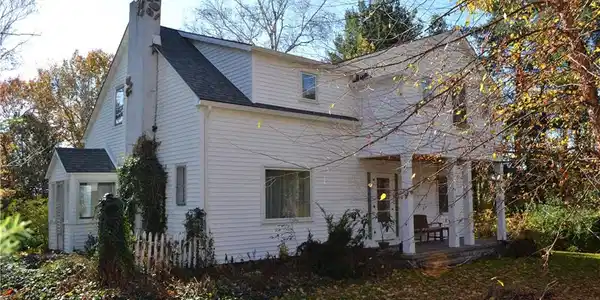 1915 E Lake Road