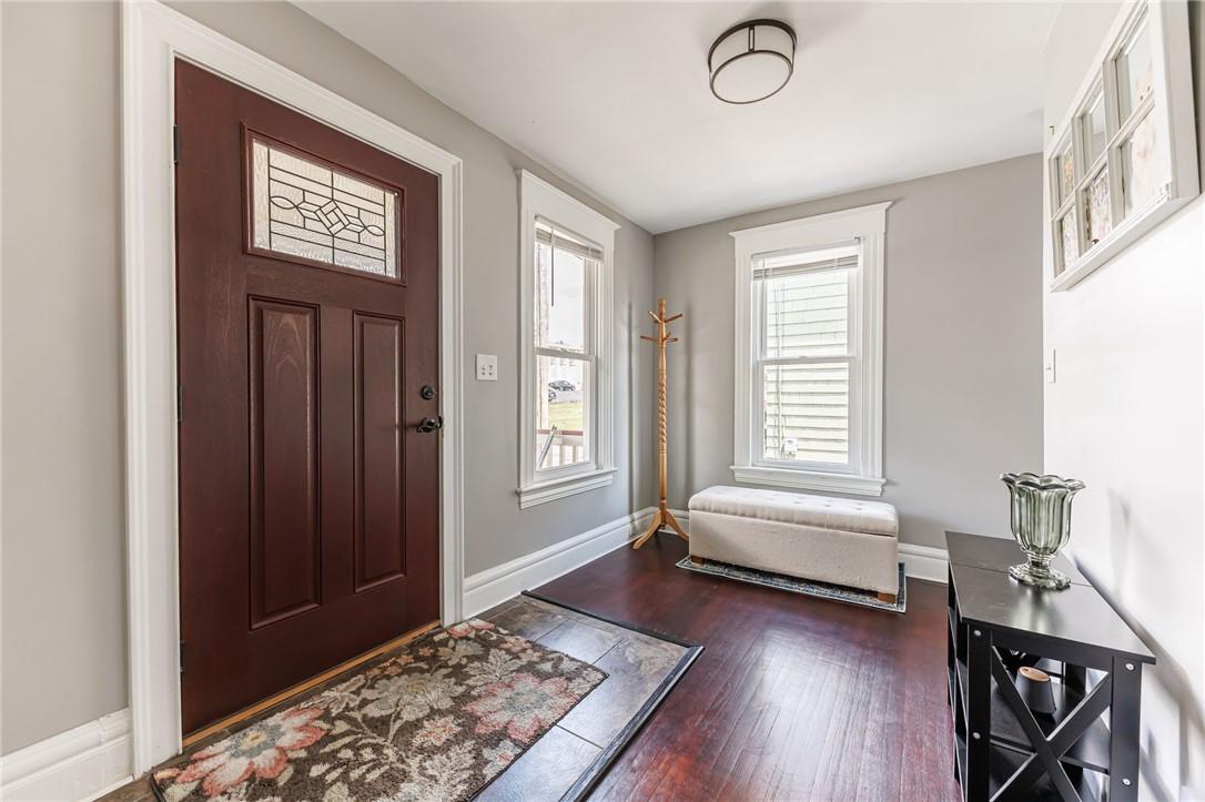 Image 3: Foyer