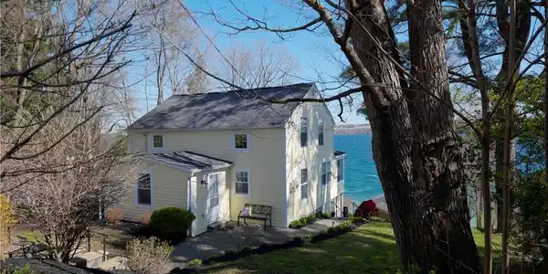 1709 Russells Landing