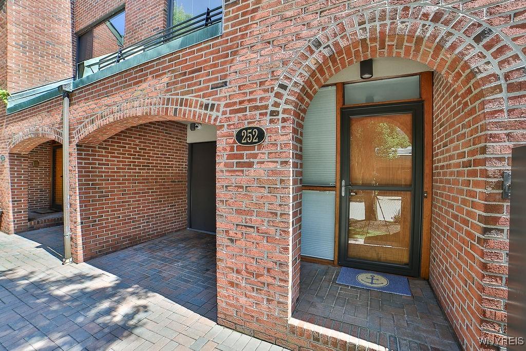 Image 1: Welcome to 252 Rivermist