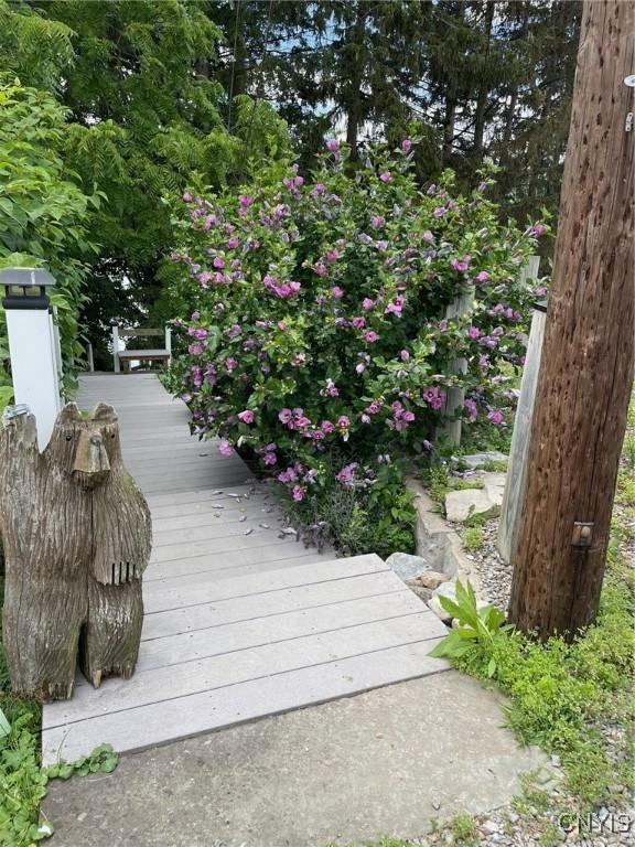 Image 4: Walkway to property