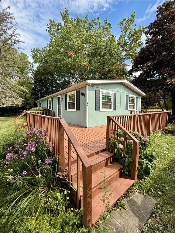 Image 2: Wraparound Deck