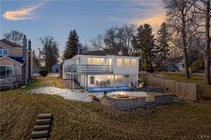 6891 Lakeshore Road