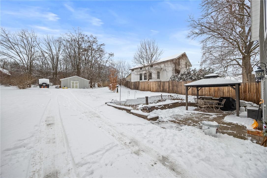 Image 4: Almost one acre of land