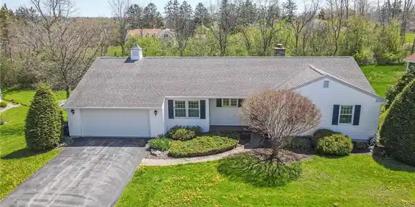 3 Hawthorne Woods Court