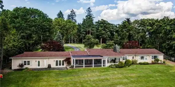 3143 E Lake Road