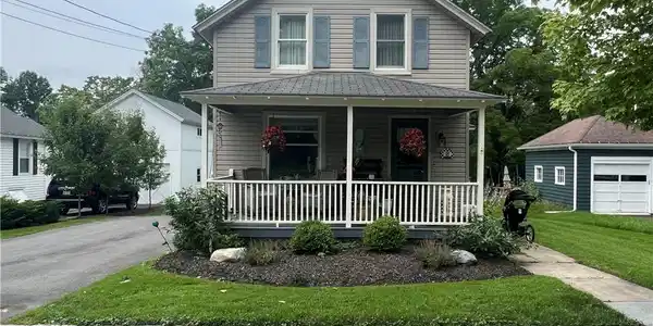 18 E Lake Street