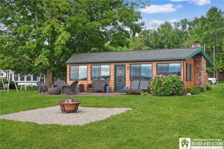 5548 Wells Bay