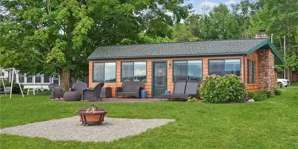 5548 Wells Bay