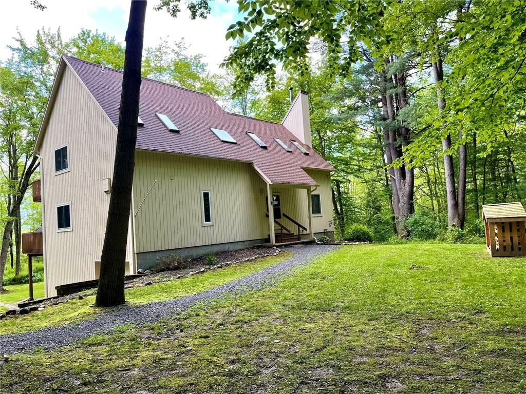 Image 2: Well maintained private home is very special.