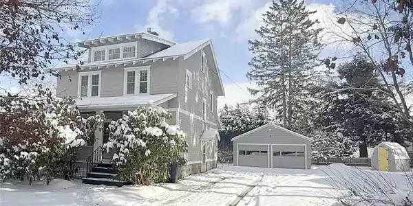9 Bentley Avenue
