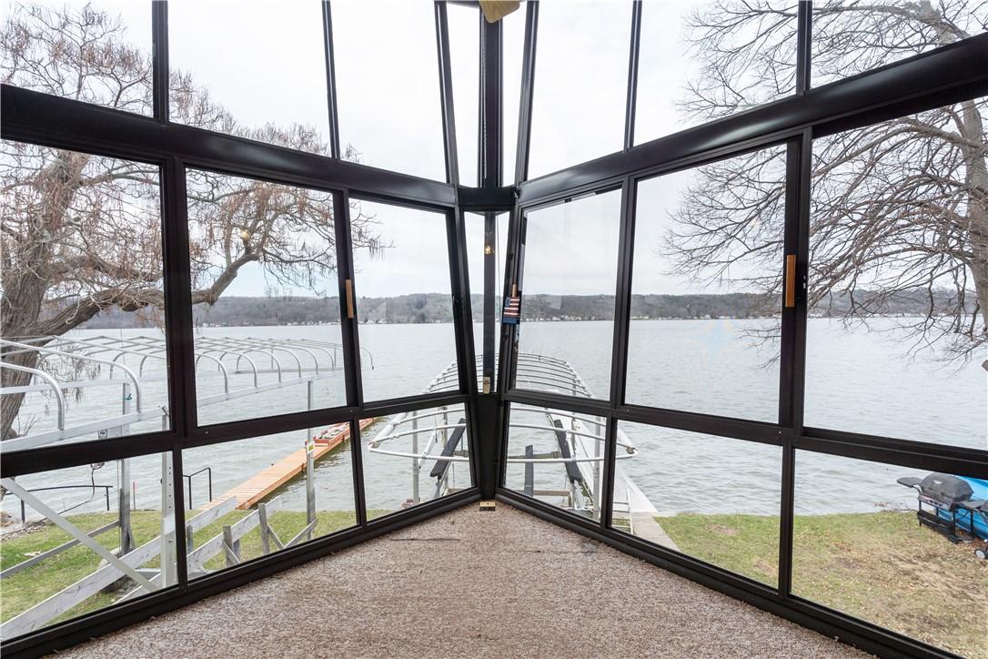 Image 2: Enclosed lakeside porch