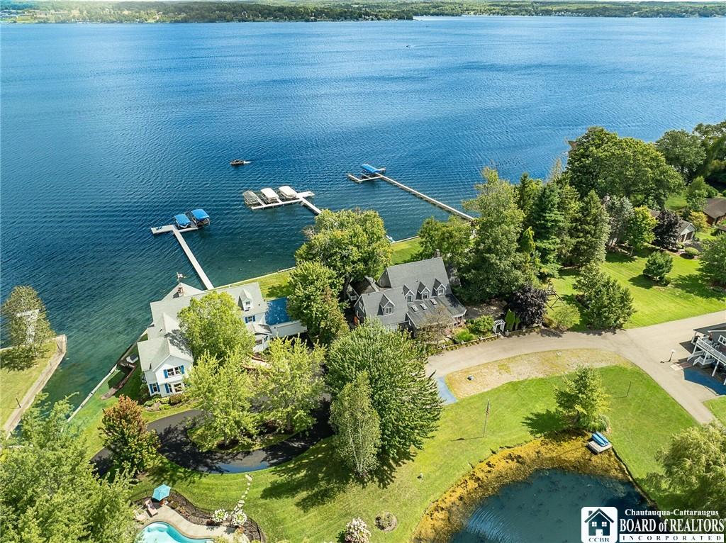 Image 4: 89 feet of lake frontage