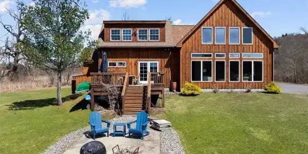 5715 E E. Lake Road