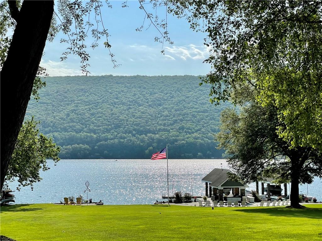 Image 3: Sprawling level lakeside lawn