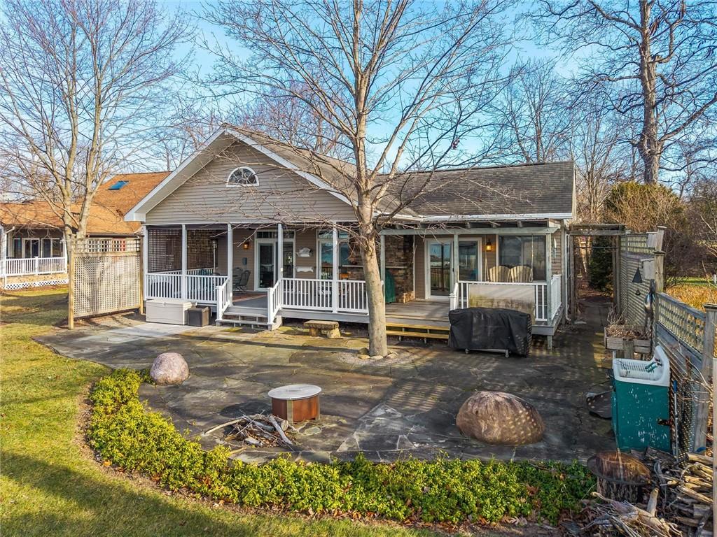 Image 3: Western Lakeside Facade. From this angle you can s