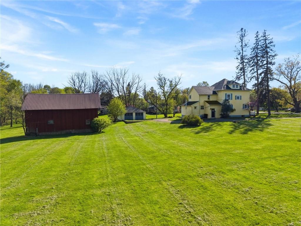 Image 3: Photo taken from the XXXL Side Yard.