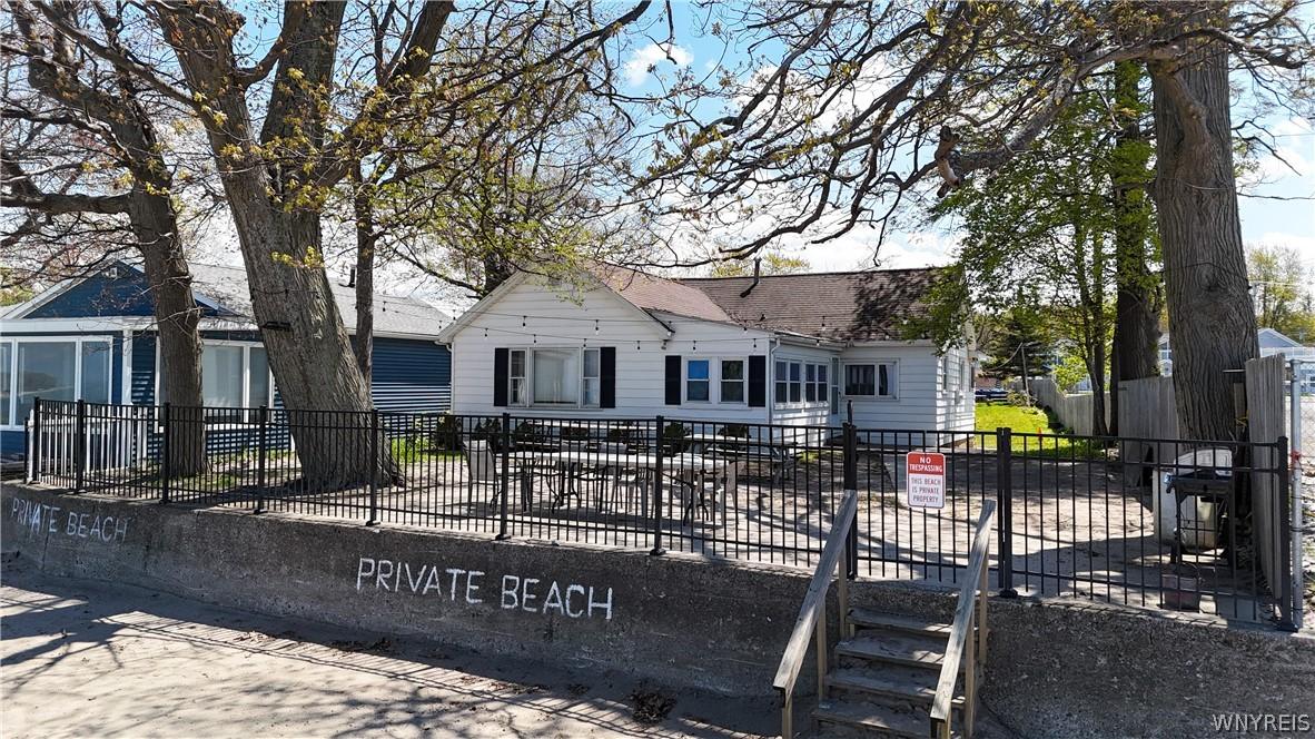 Image 1: Beach House